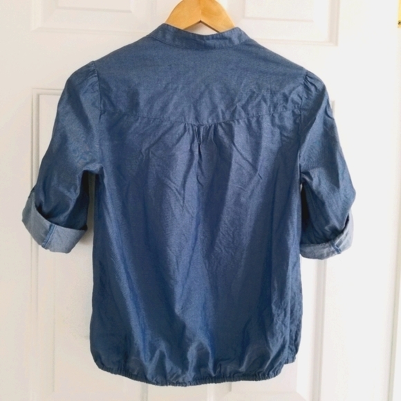 💥GUESS V-Neck Smocked Denim Effect Blouse Size Small - Picture 5 of 8